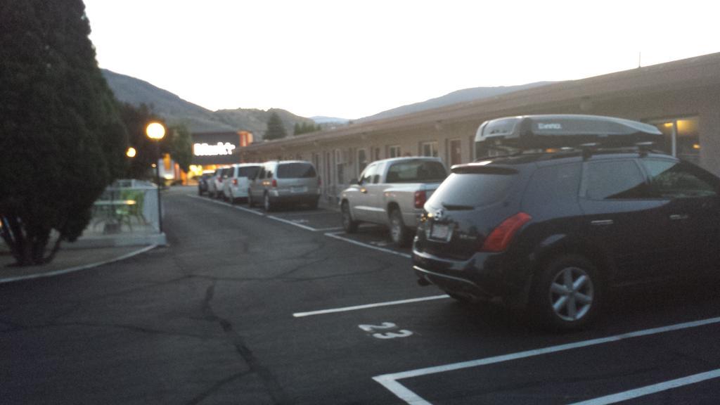Swiss Sunset Inn Penticton Ngoại thất bức ảnh