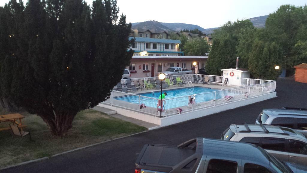 Swiss Sunset Inn Penticton Ngoại thất bức ảnh