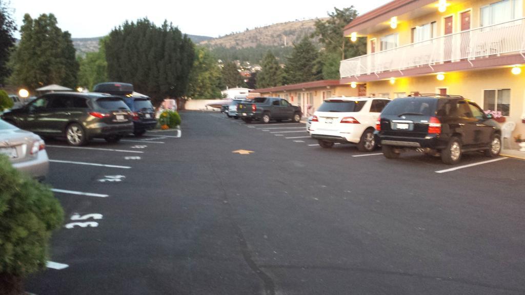 Swiss Sunset Inn Penticton Ngoại thất bức ảnh