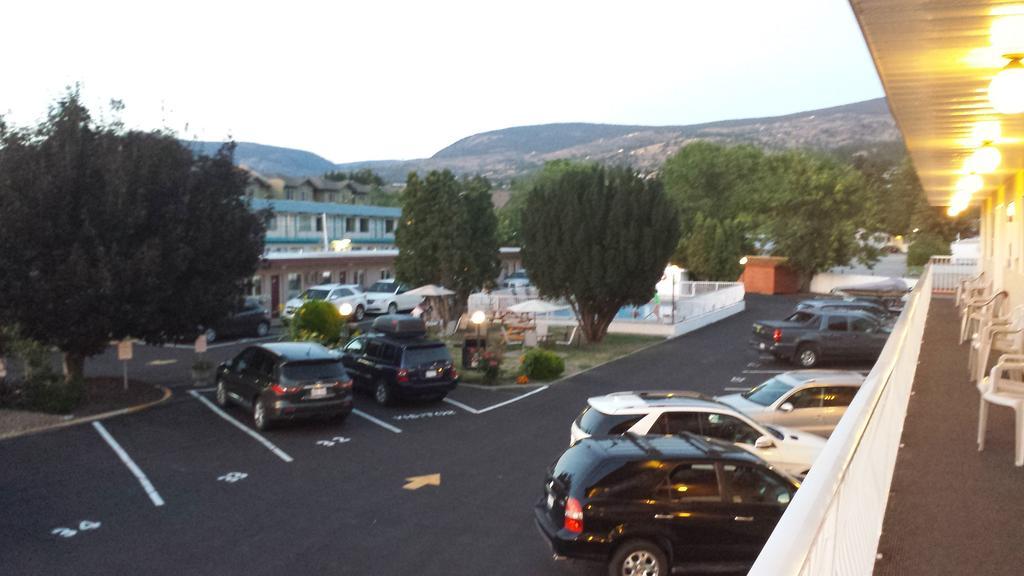 Swiss Sunset Inn Penticton Ngoại thất bức ảnh