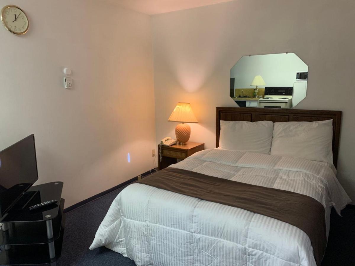Swiss Sunset Inn Penticton Ngoại thất bức ảnh