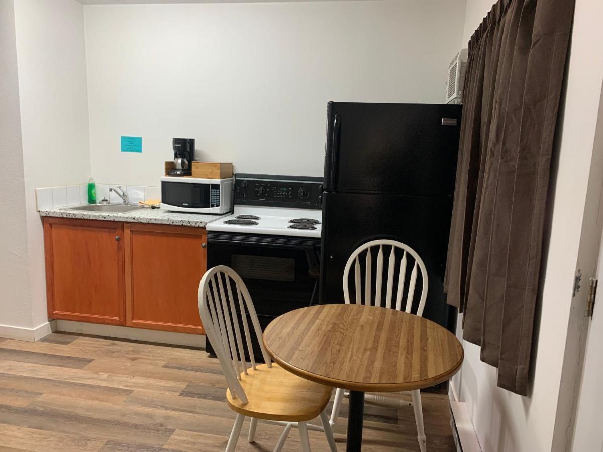 Swiss Sunset Inn Penticton Ngoại thất bức ảnh