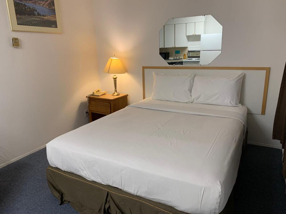 Swiss Sunset Inn Penticton Ngoại thất bức ảnh