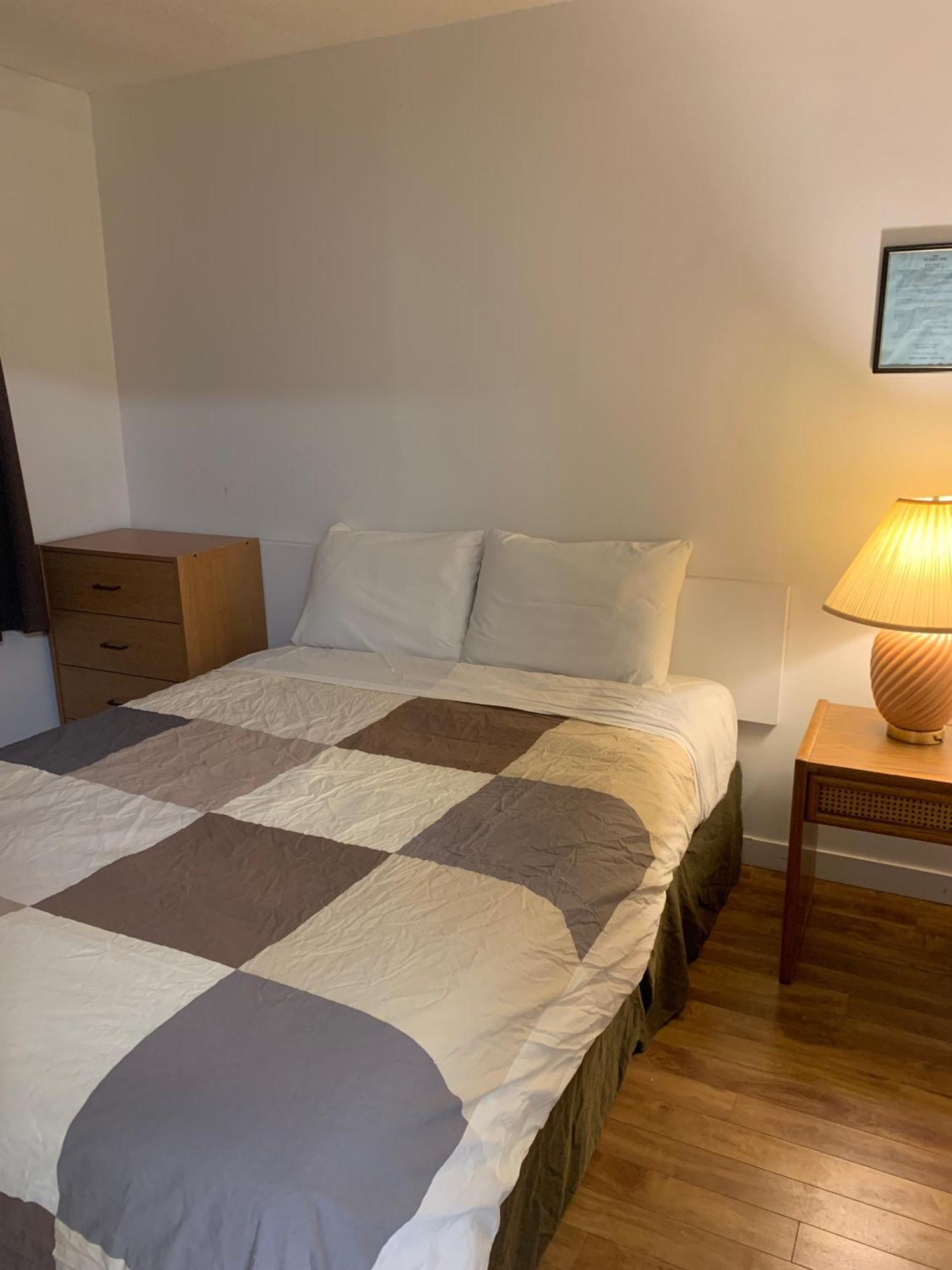 Swiss Sunset Inn Penticton Ngoại thất bức ảnh