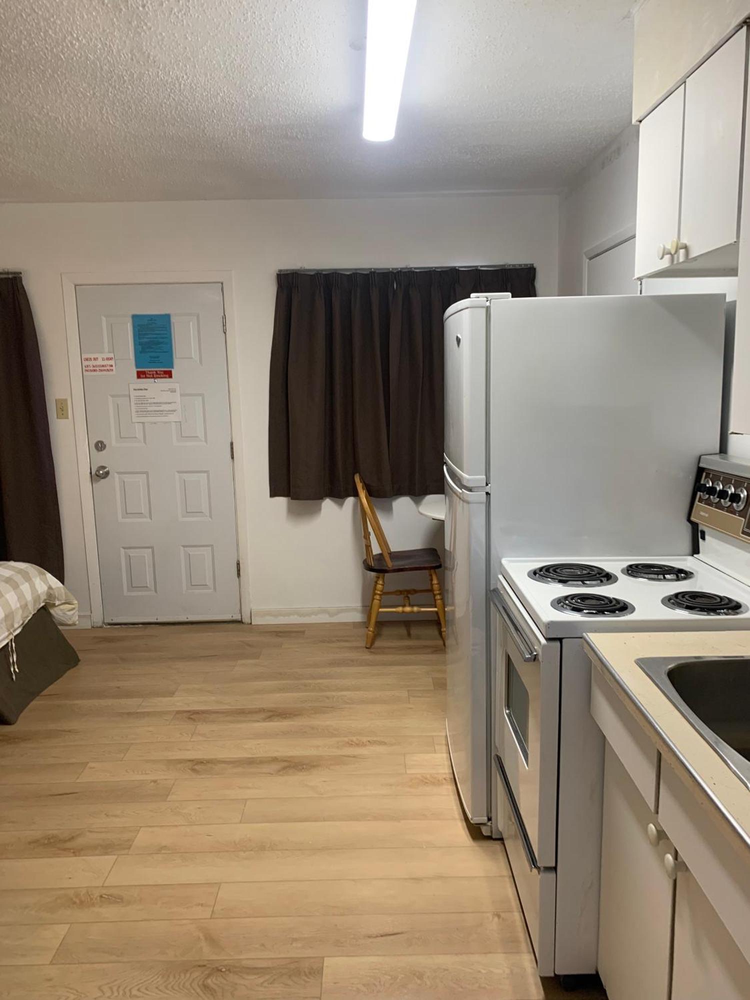 Swiss Sunset Inn Penticton Ngoại thất bức ảnh